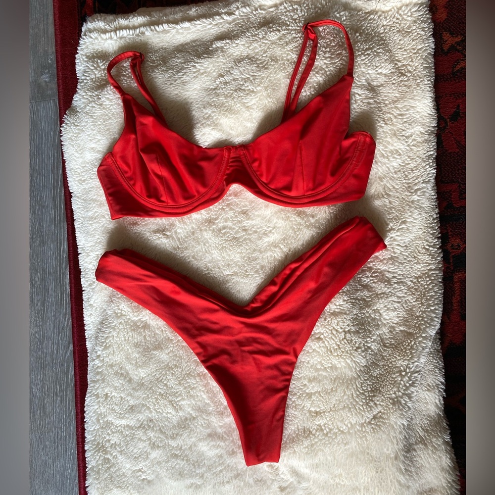 Blackbough red underwire cheeky bikini set v cut thong